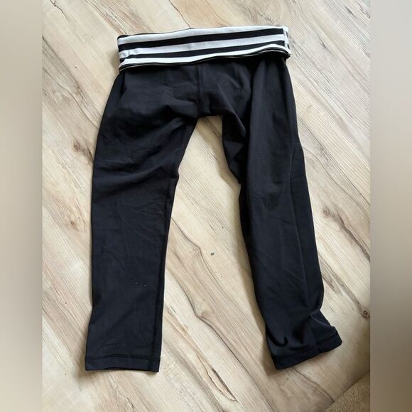 Lululemon Black Cropped Leggings size 6 - Picture 2 of 5